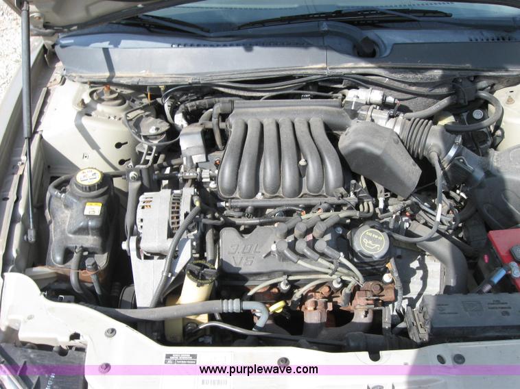 image for item 2569 2001 Ford Taurus