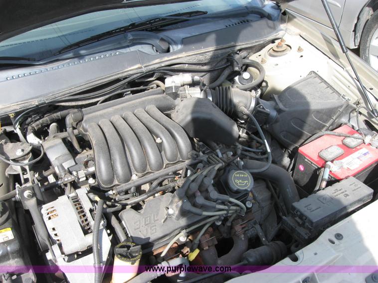 image for item 2569 2001 Ford Taurus