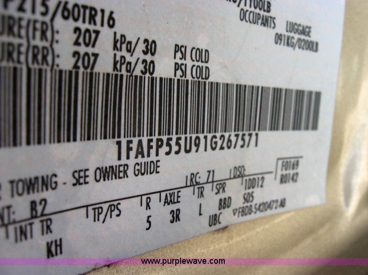 image for item 2569 2001 Ford Taurus