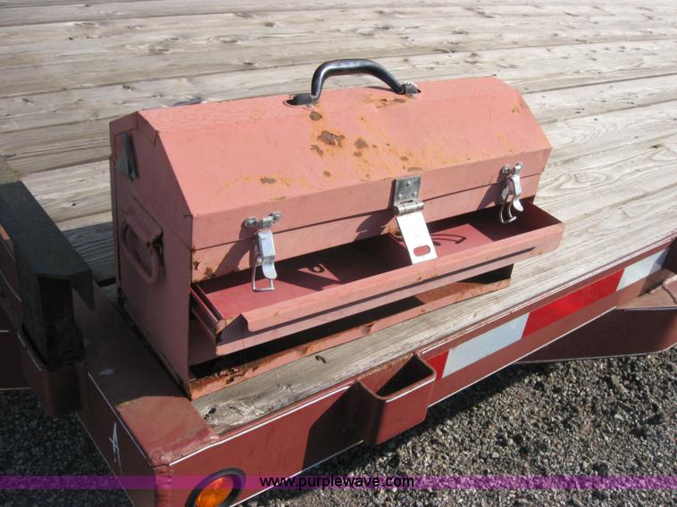 image for item 2570 2005 ABU 18.5' flat bed trailer