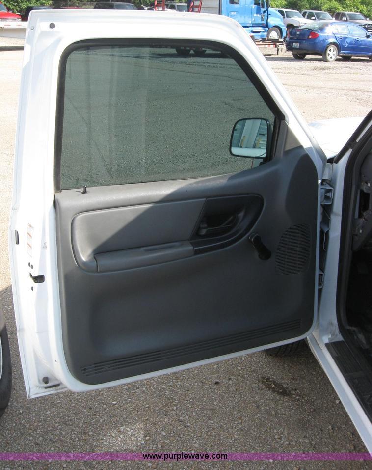 image for item 2572 2004 Ford Ranger