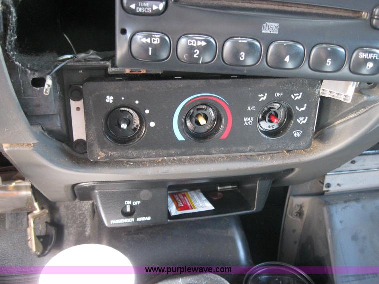 image for item 2572 2004 Ford Ranger