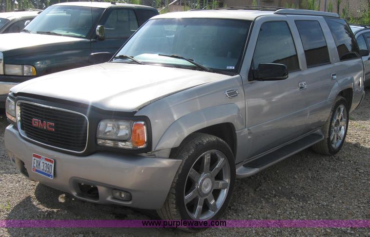 image for item 2574 1999 GMC Denali