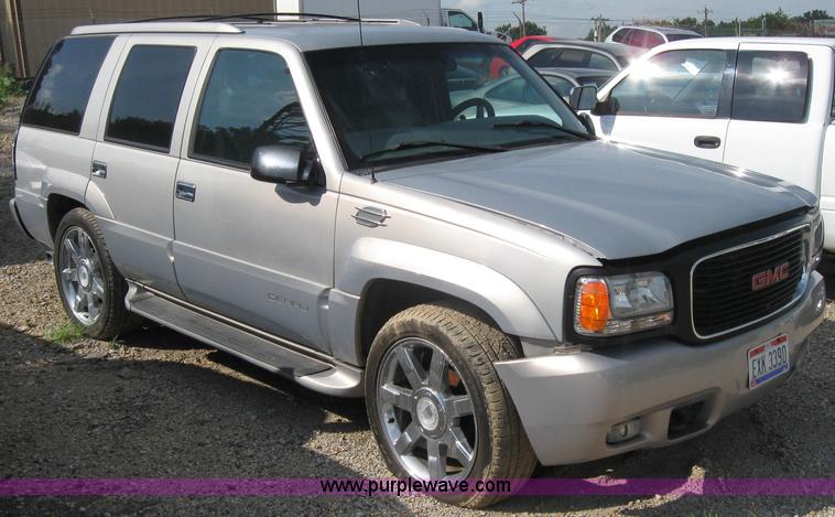 image for item 2574 1999 GMC Denali
