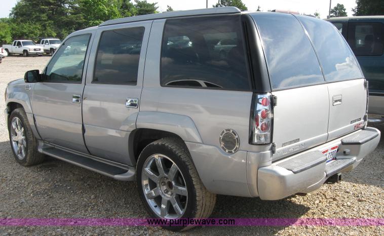 image for item 2574 1999 GMC Denali