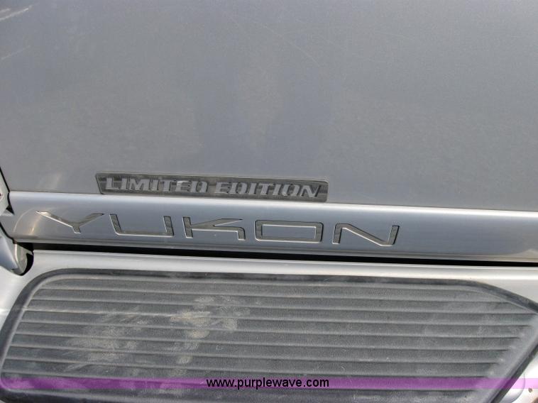 image for item 2574 1999 GMC Denali