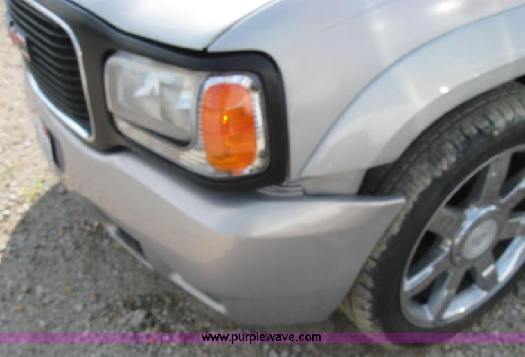 image for item 2574 1999 GMC Denali
