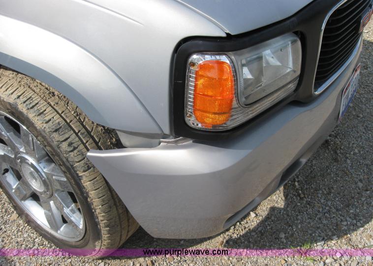 image for item 2574 1999 GMC Denali