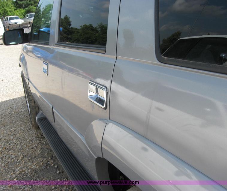 image for item 2574 1999 GMC Denali