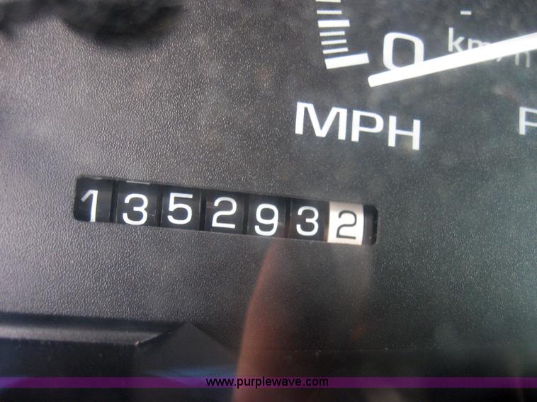 image for item 2574 1999 GMC Denali