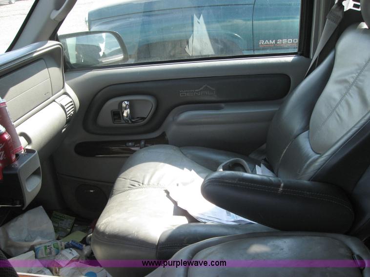 image for item 2574 1999 GMC Denali