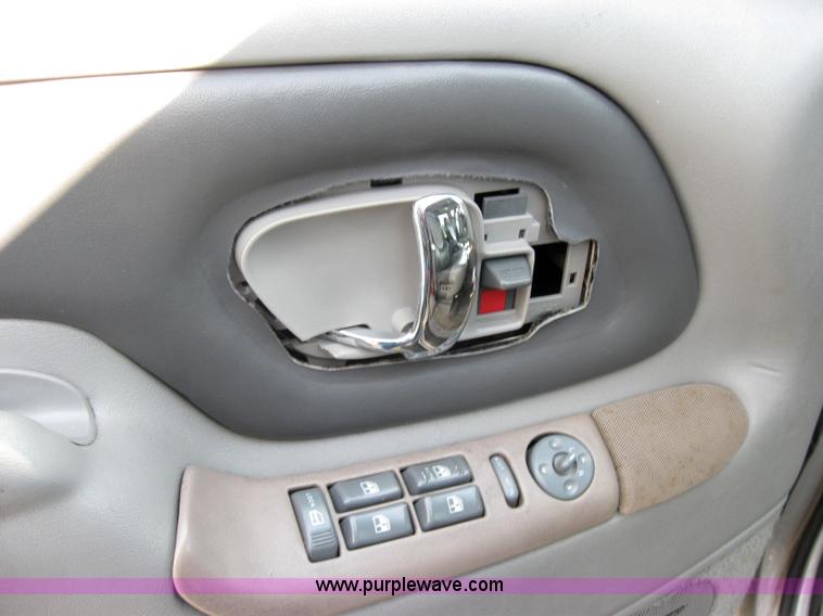 image for item 2574 1999 GMC Denali