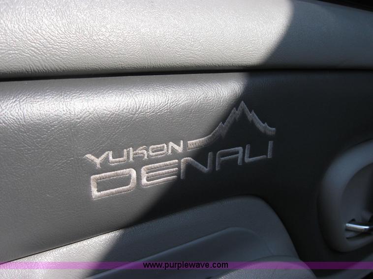 image for item 2574 1999 GMC Denali