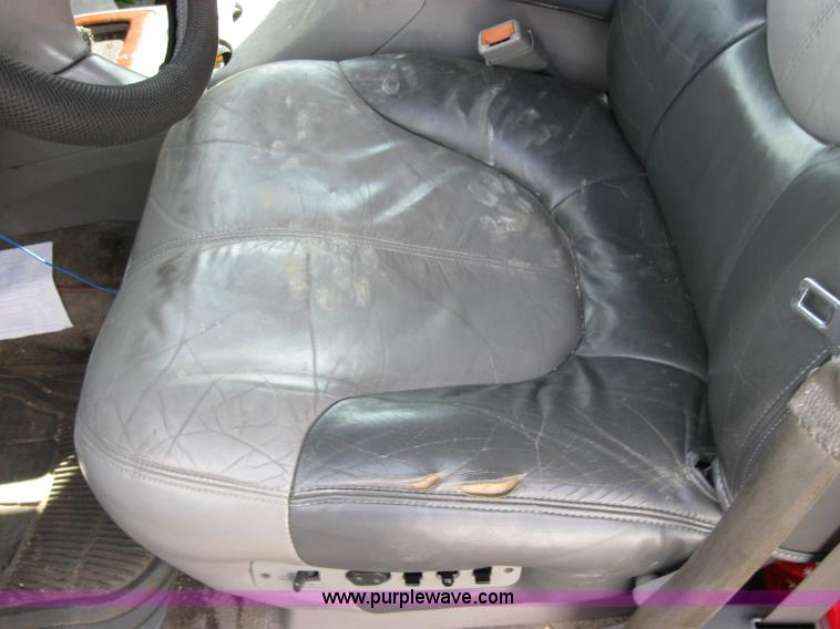 image for item 2574 1999 GMC Denali