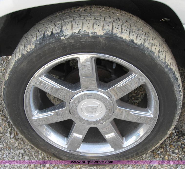 image for item 2574 1999 GMC Denali