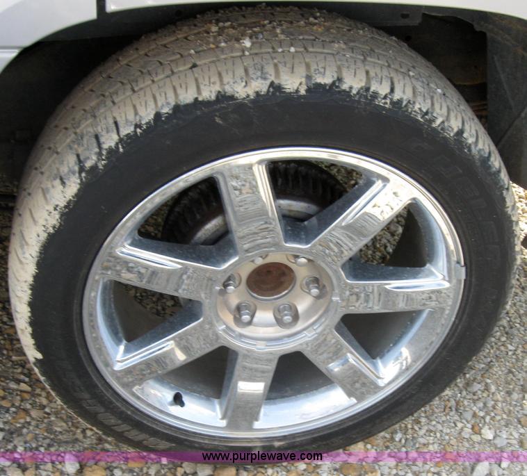 image for item 2574 1999 GMC Denali