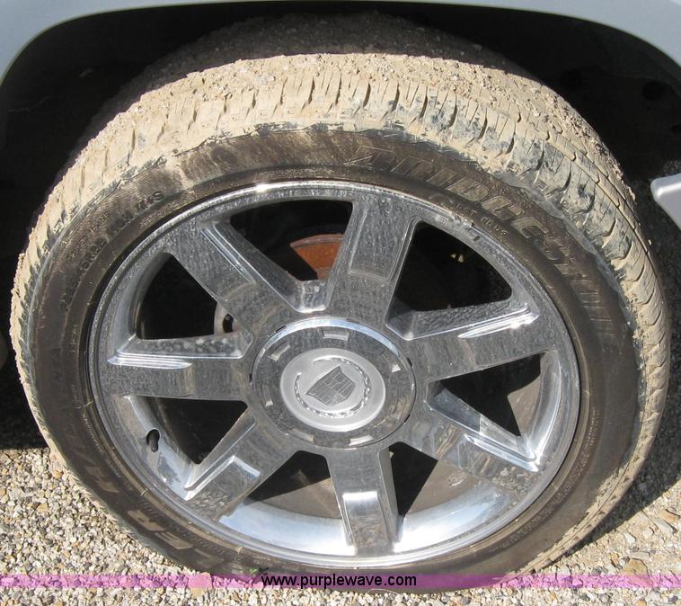 image for item 2574 1999 GMC Denali