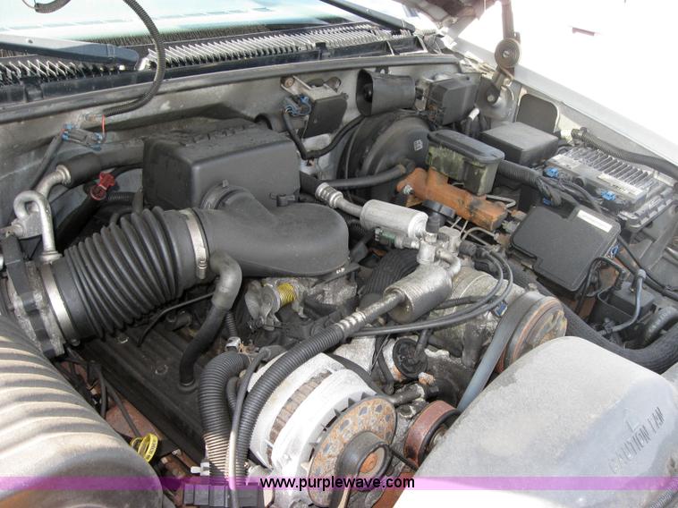 image for item 2574 1999 GMC Denali