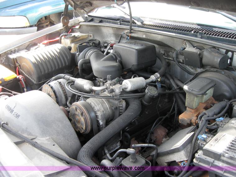 image for item 2574 1999 GMC Denali