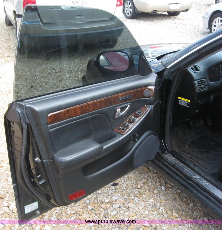 image for item 2575 2001 Hyundai XG300L