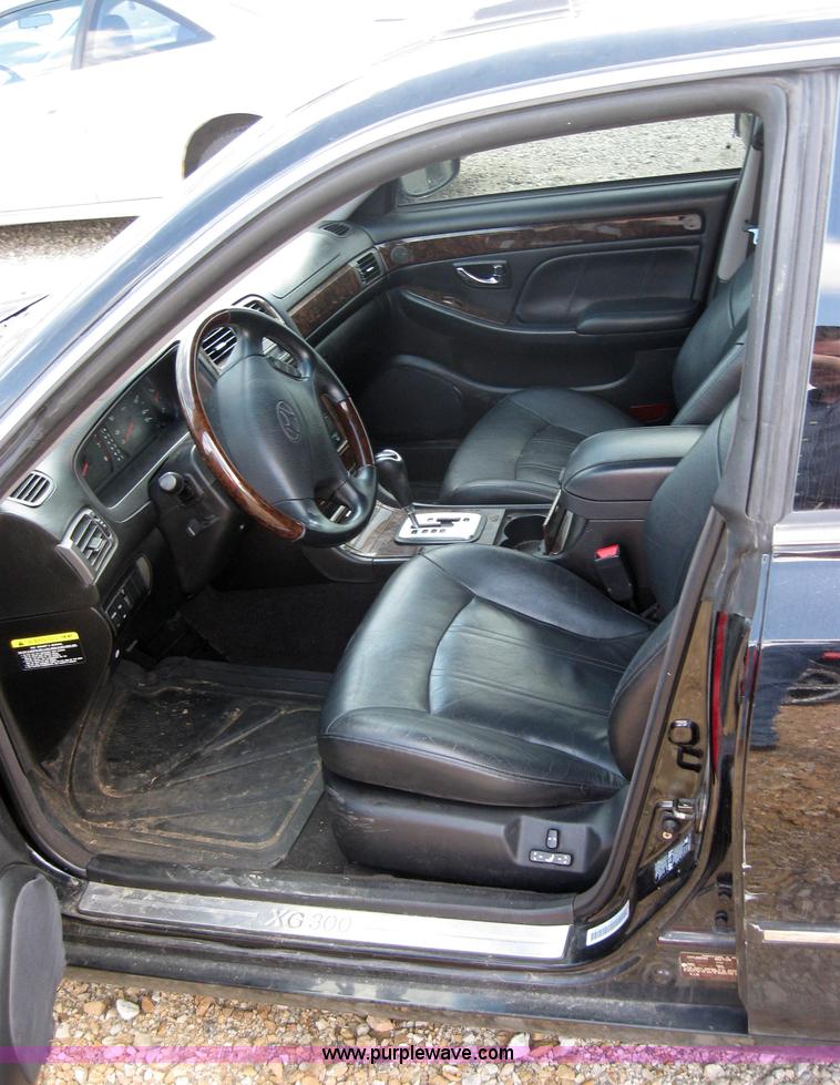 image for item 2575 2001 Hyundai XG300L