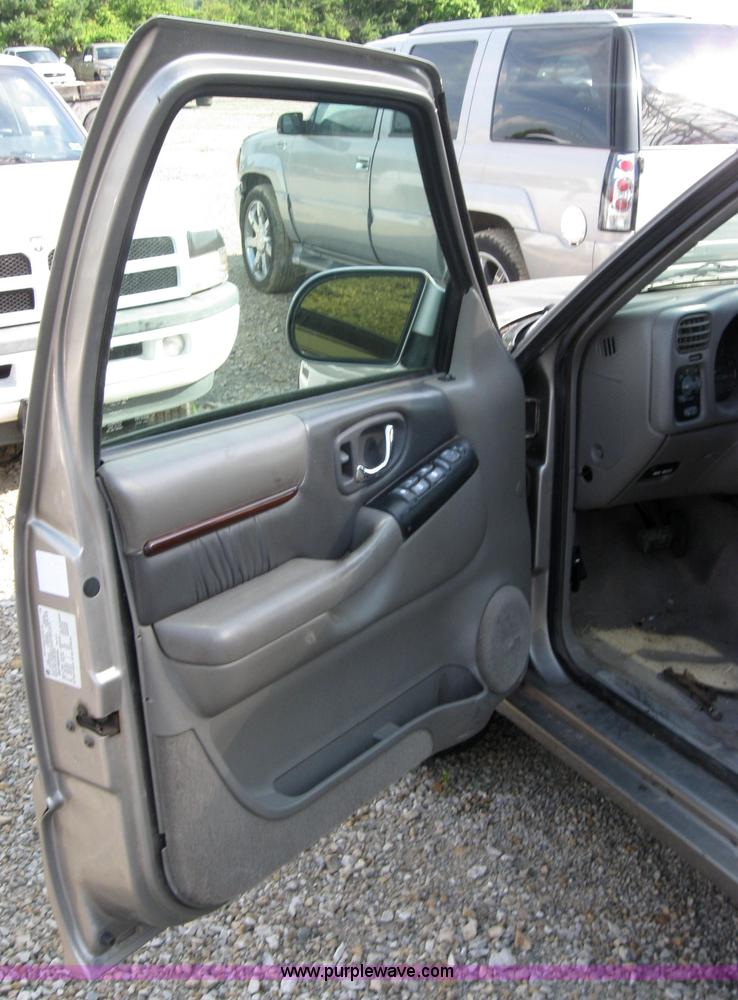 image for item 2576 1999 GMC Envoy