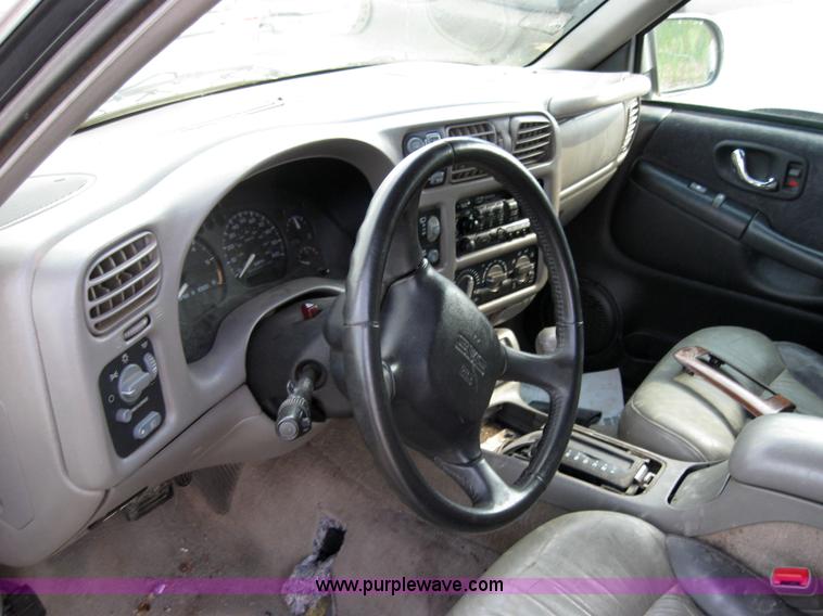 image for item 2576 1999 GMC Envoy