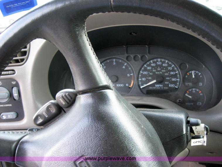image for item 2576 1999 GMC Envoy