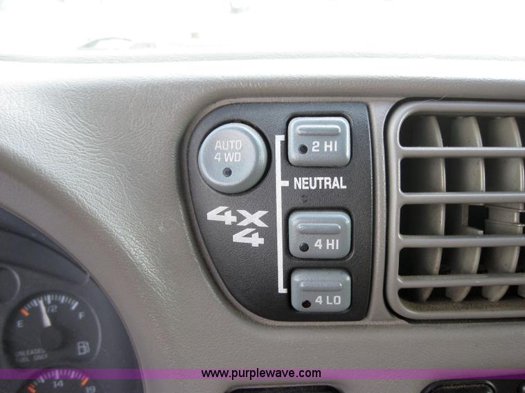 image for item 2576 1999 GMC Envoy