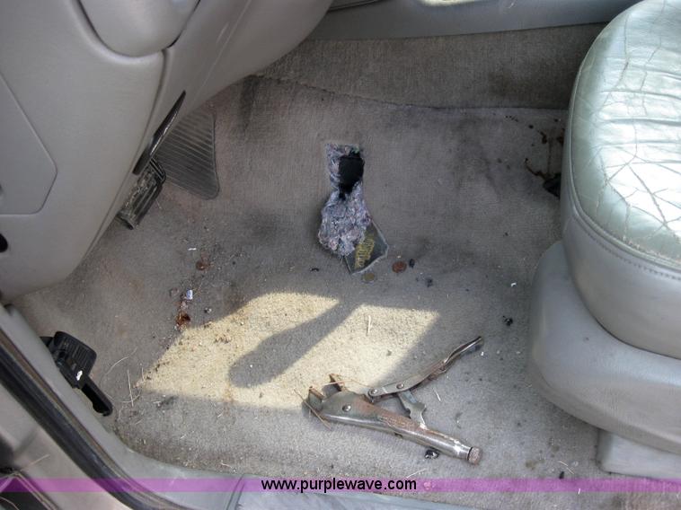 image for item 2576 1999 GMC Envoy