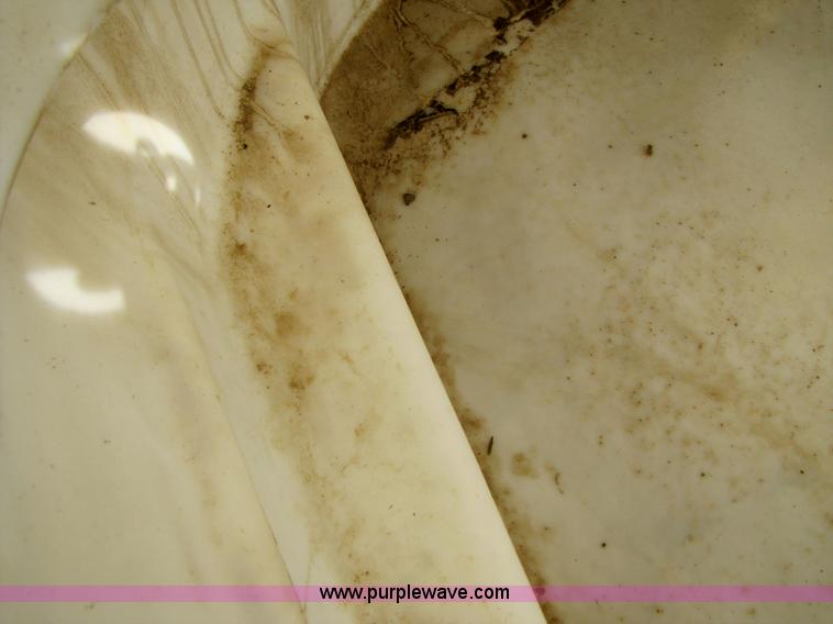 image for item 3031 425 gallon truck bed water tank