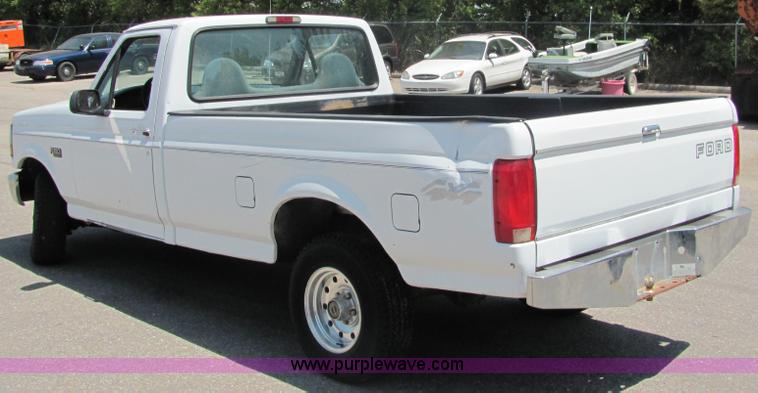 image for item 3225 1996 Ford F150 pickup truck