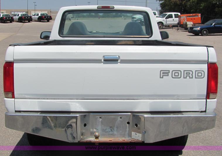 image for item 3225 1996 Ford F150 pickup truck