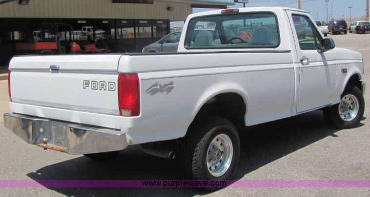image for item 3225 1996 Ford F150 pickup truck