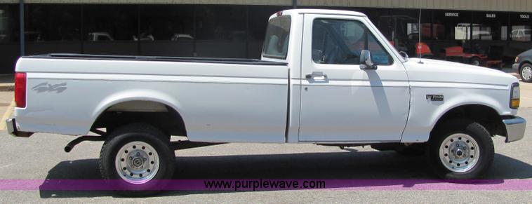 image for item 3225 1996 Ford F150 pickup truck