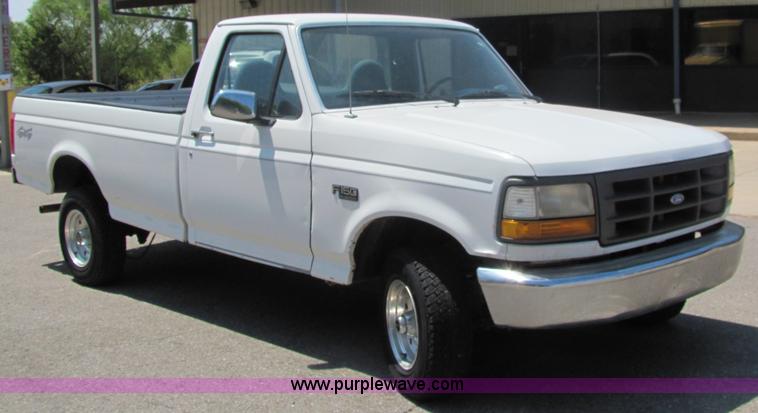 image for item 3225 1996 Ford F150 pickup truck
