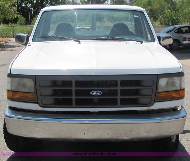 image for item 3225 1996 Ford F150 pickup truck
