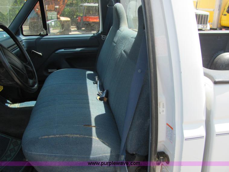 image for item 3225 1996 Ford F150 pickup truck