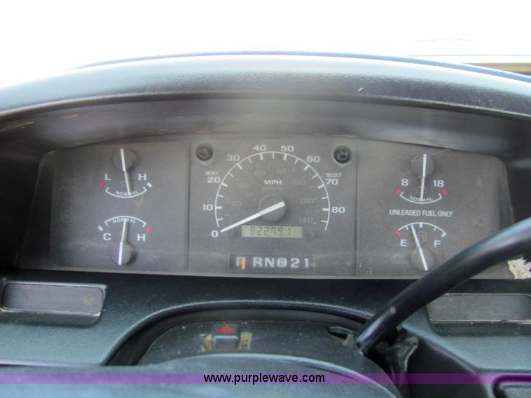 image for item 3225 1996 Ford F150 pickup truck