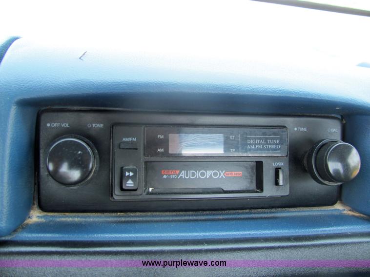 image for item 3225 1996 Ford F150 pickup truck