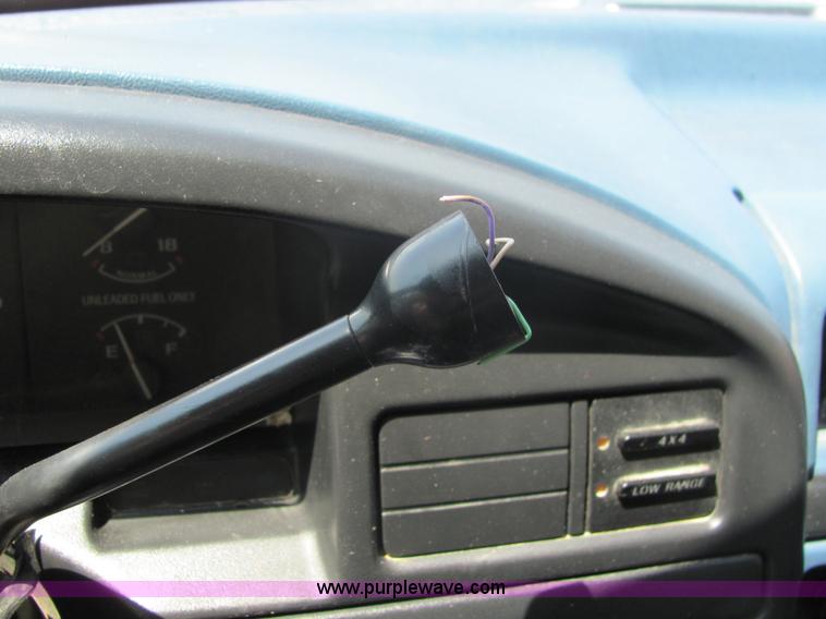 image for item 3225 1996 Ford F150 pickup truck