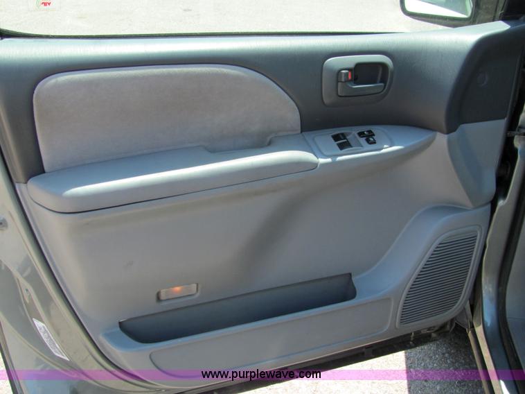 image for item 3226 2000 Toyota Sienna CE