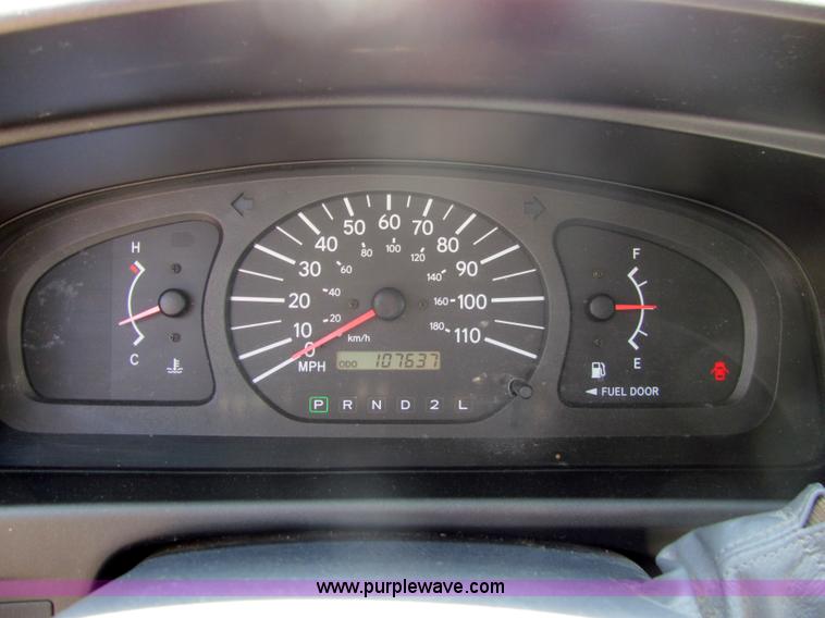 image for item 3226 2000 Toyota Sienna CE