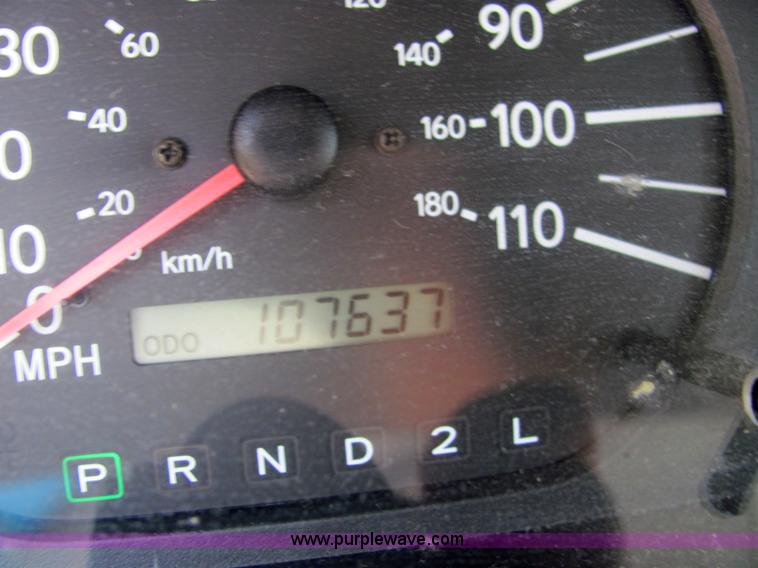 image for item 3226 2000 Toyota Sienna CE