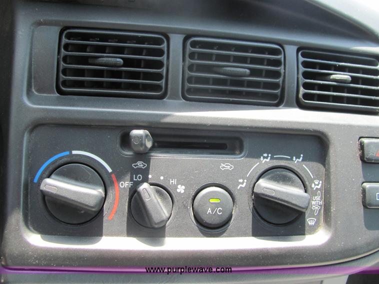 image for item 3226 2000 Toyota Sienna CE