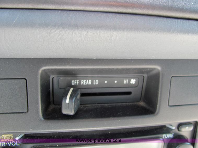 image for item 3226 2000 Toyota Sienna CE