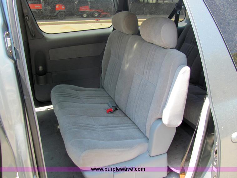image for item 3226 2000 Toyota Sienna CE