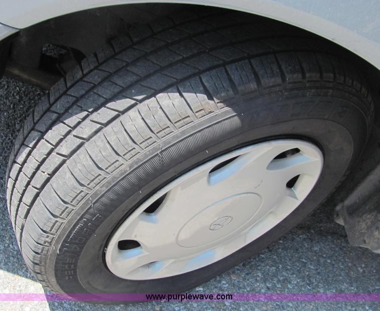 image for item 3226 2000 Toyota Sienna CE