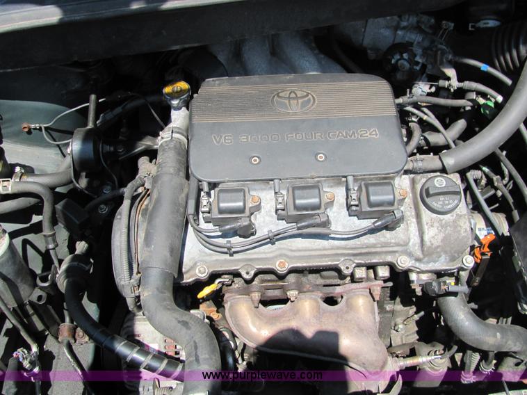 image for item 3226 2000 Toyota Sienna CE