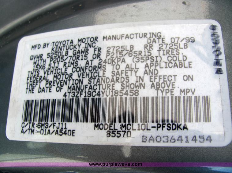 image for item 3226 2000 Toyota Sienna CE